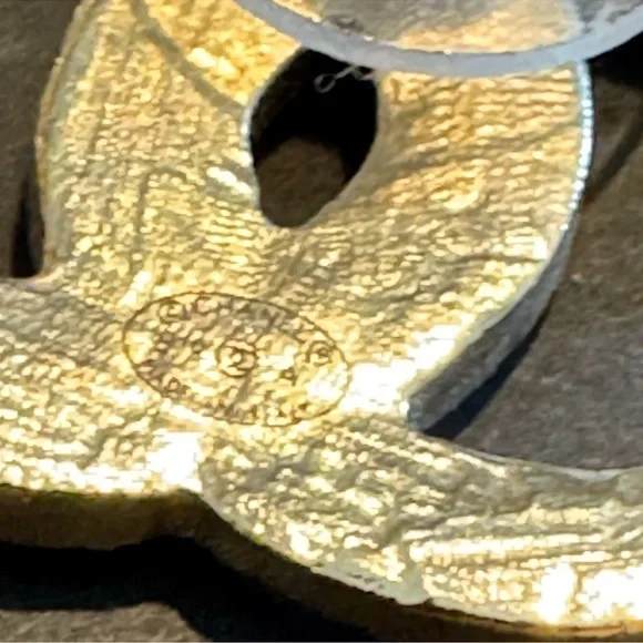 RARE CHANEL 2019 Egyptian Nile Stud Gold Runway Earrings - Picture 7 of 8